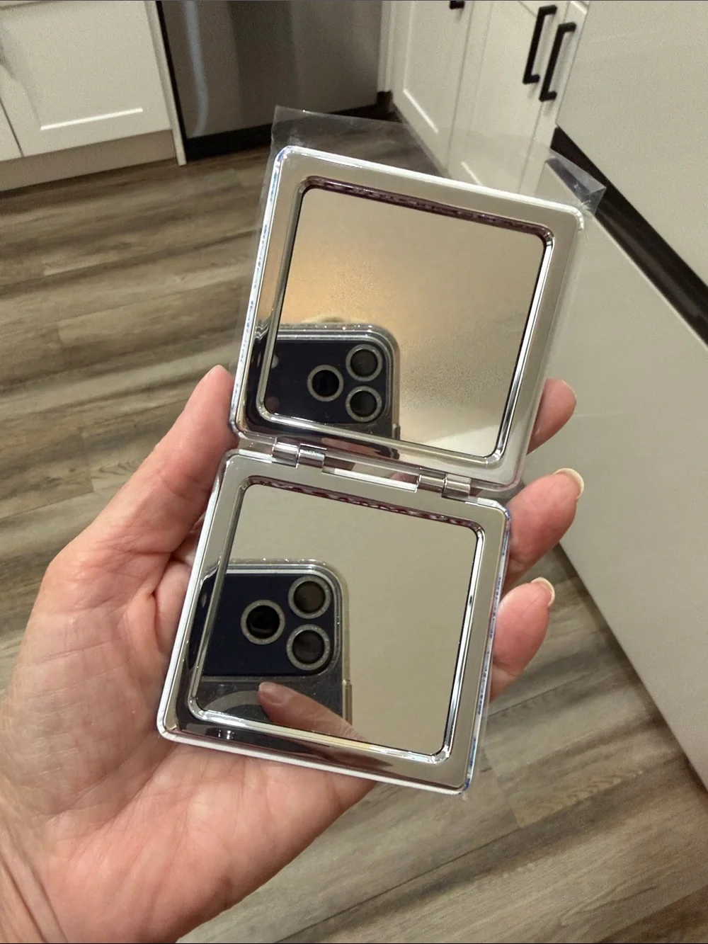 Diamond Art Painting Kit - Double sided compact with Magnifying Mirror.